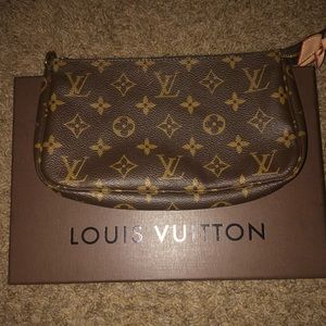 Louis Vuitton Monogram Pochette